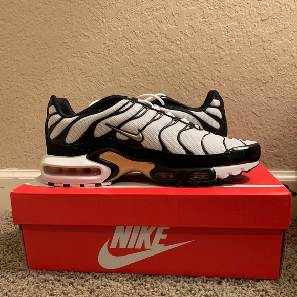 Nike Air Max Plus White Black Metallic Gold - Picture 3 of 6